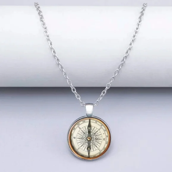 *Noelle* Compass Pendant Necklace - Picture 5 of 5